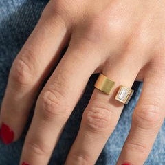 In 2021, Engaged Couples Are Hiring “Ring Whisperers” To Source Their Dream Design